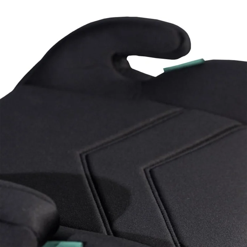 Närbild på Axkid Mate 2 bältesguide och stoppning, visar sittytans struktur