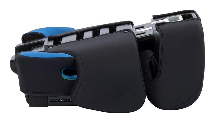 Bebeconfort Hera I-Fix ihopfälld, visar kompakt format med sidovingar vikta