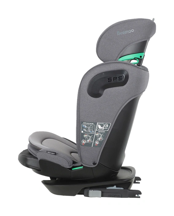 Beemoo Reform ISOFIX från sidan med synlig installationsdekal och SPS-märkning