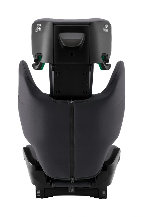 Baksida av Britax Römer Hi-Liner med nackstöd uppdraget, visar justeringsmekanism och ISOFIX-kontakter
