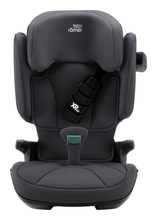Britax Römer Kidfix i-Size framifrån, visar XP-PAD på axelbältet och SecureGuard-klämman