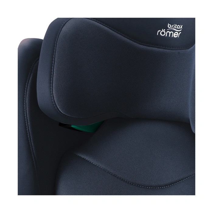 Närbild på Britax Römer Kidfix Pro M:s V-formade nackstöd i meshtyg (Night Blue Style)
