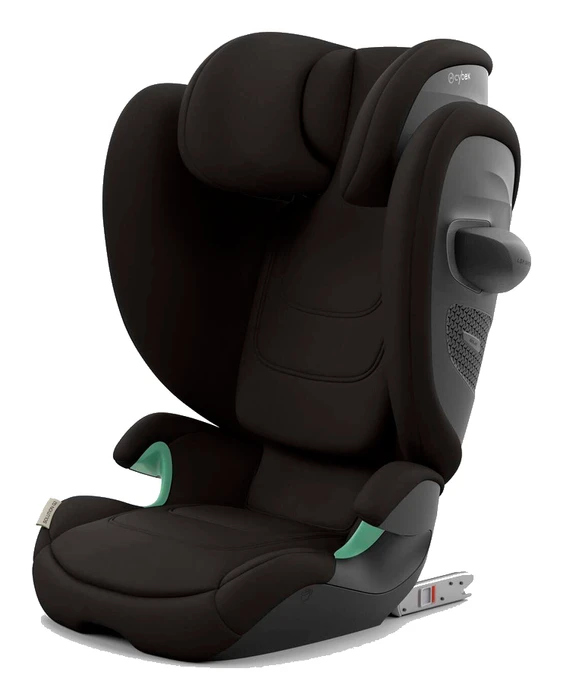 Cybex Solution G2 i-Fix bältesstol i Magic Black, visad snett framifrån med ISOFIX-fäste och gröna i-Size-bältesguider