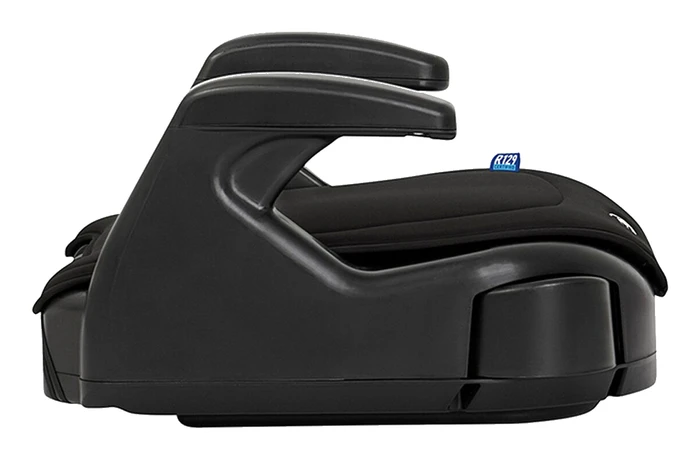 Graco Booster Basic i profil, visar plastbasens tjocklek och armstödets form