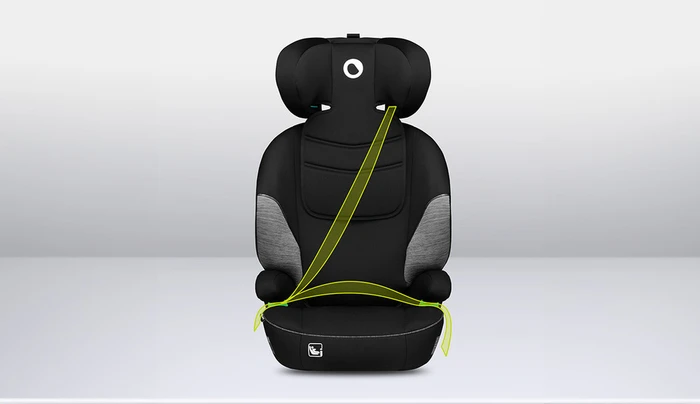 Infografik som visar korrekt bältesdragning genom Lionelo LARS i-Size med grön linje