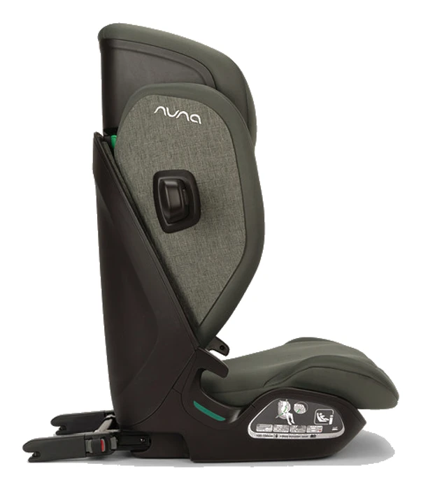 Nuna Aace LX i profil med ISOFIX-fäste och godkännandeetikett synliga